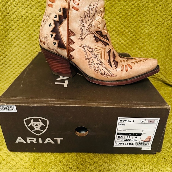 Ariat Women´s Tan Western Ankle Booties